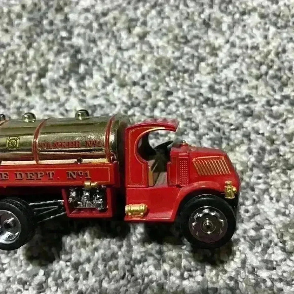 Matchbox Models of Yesteryear YFE11-M 1923 Mack AC Fire Engine Water Tanker MIB - Picture 7 of 10